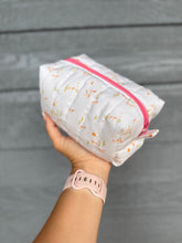 Load image into Gallery viewer, Mustang Desert Beauty Bag